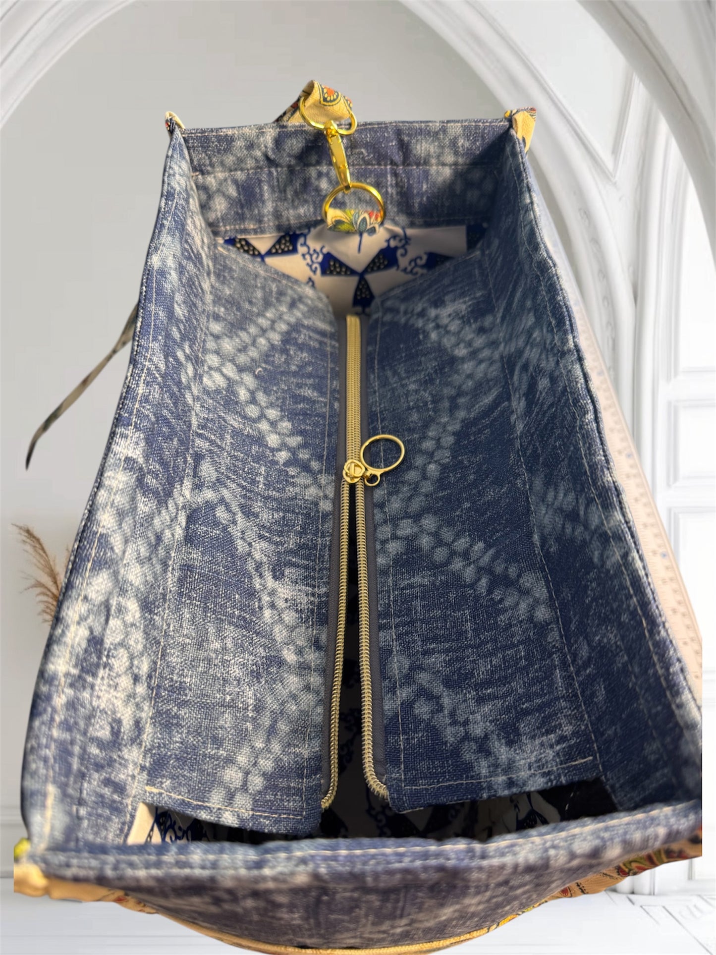 Large tote