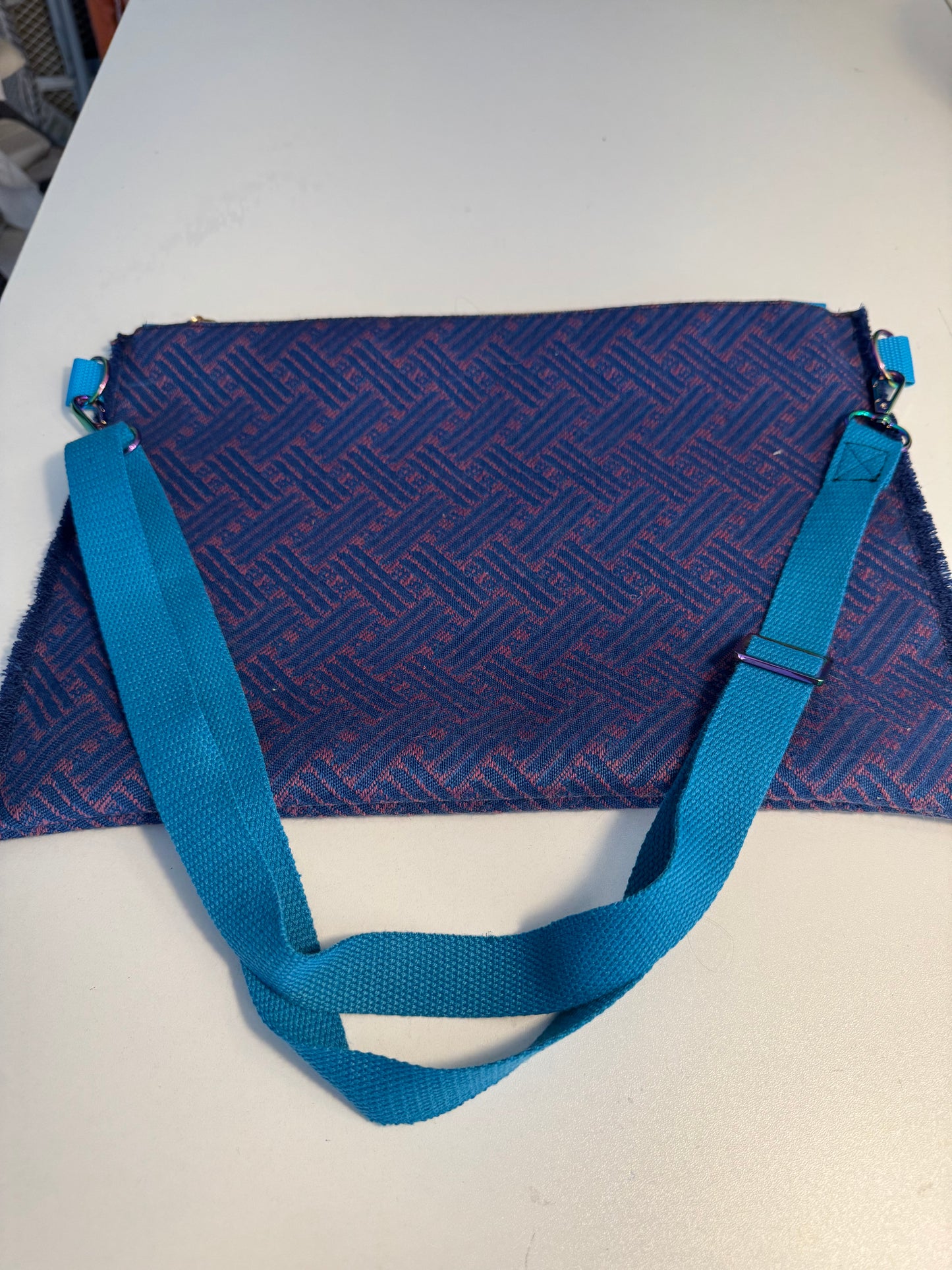 Oversized tote with removable bag