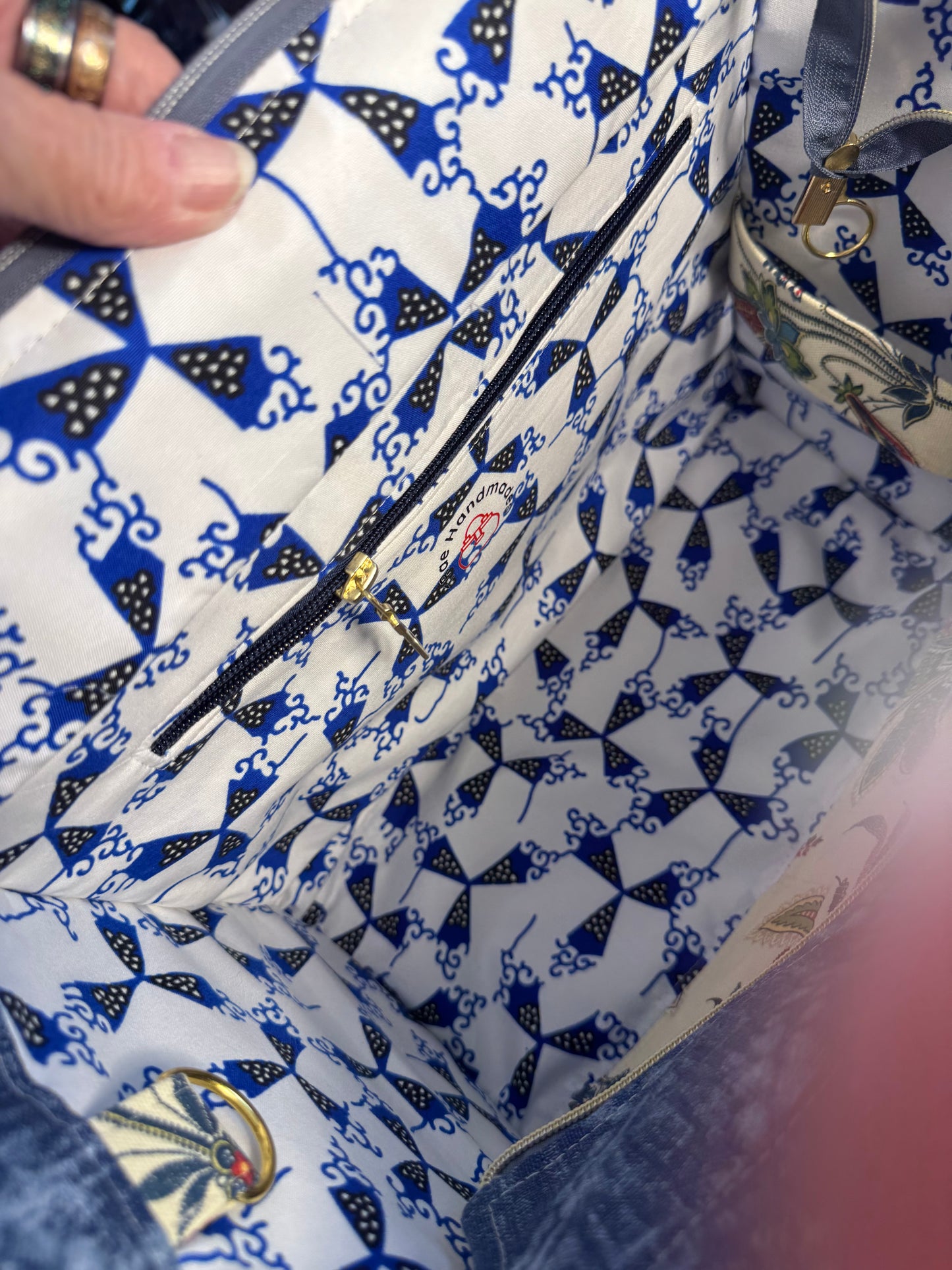 Large tote